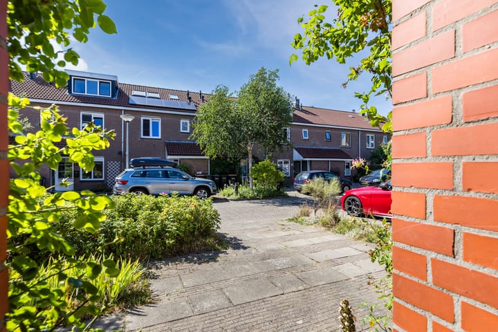 Tussenwoning te koop: Magdalena van Weerdenburglaan 4, Egmond Aan Den Hoef