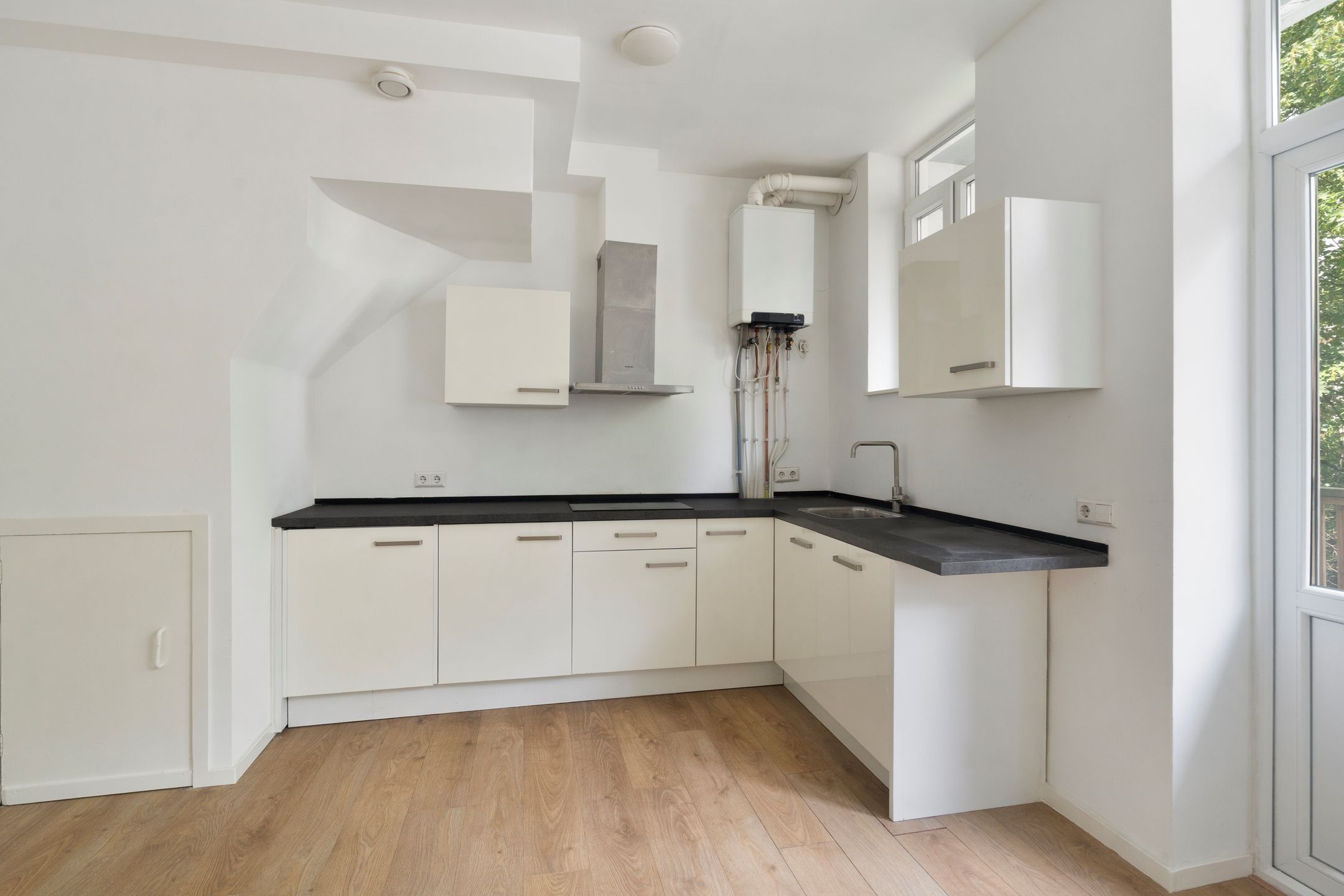 Photo 6 of Agniesestraat 5-B01