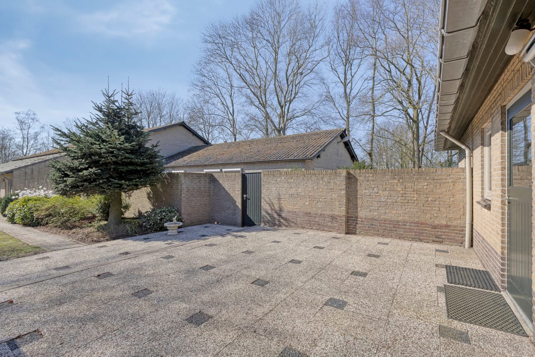 Photo 61 of Laarstraat 11