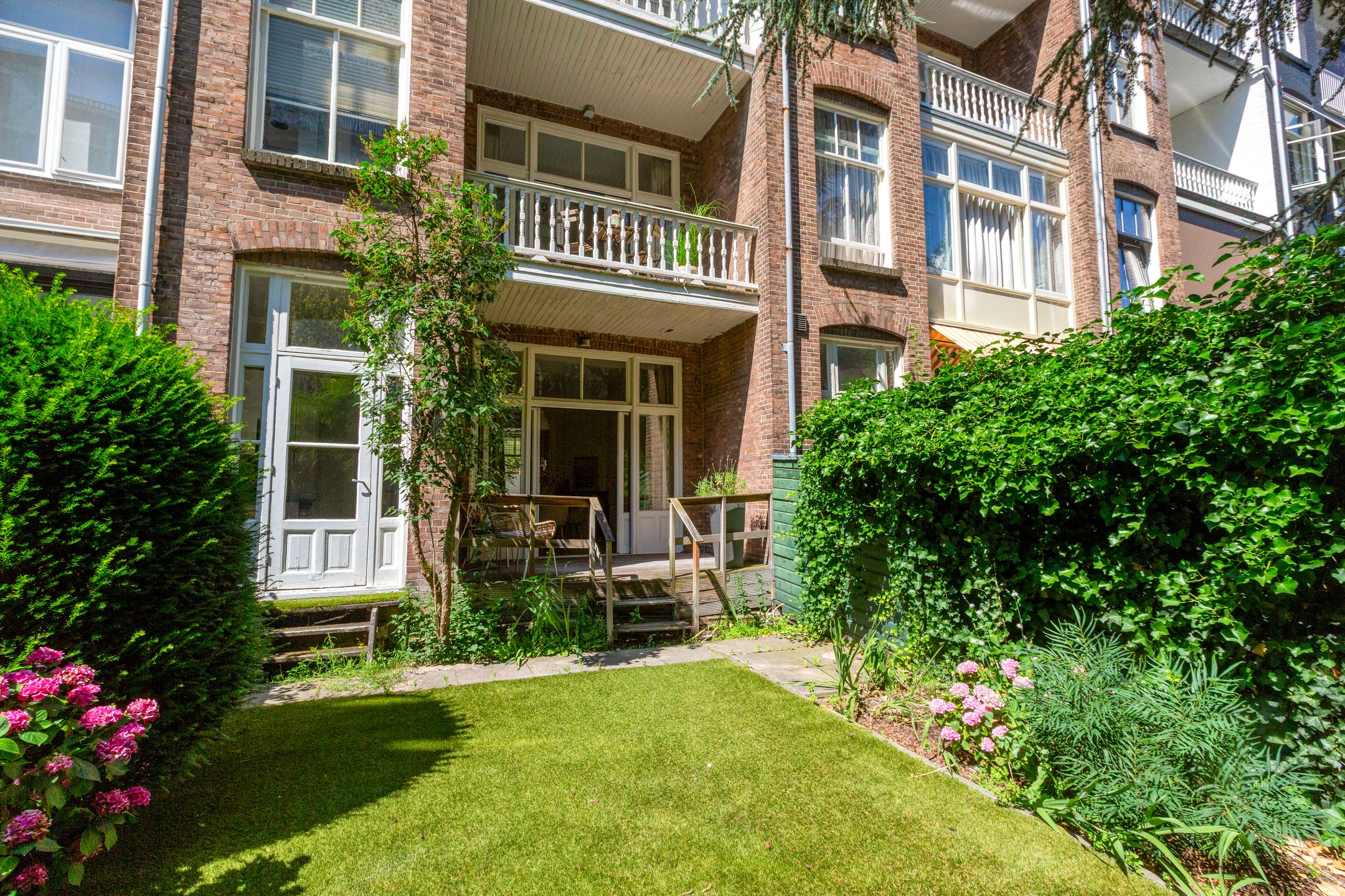 Photo 18 of Wouwermanstraat 35-H