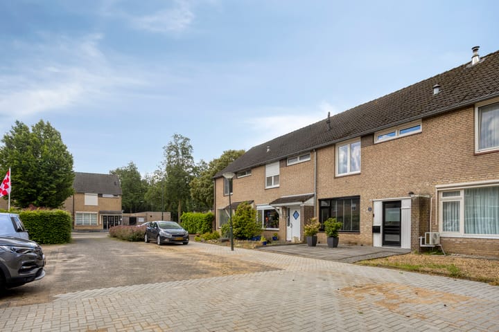 Tussenwoning te koop: Tiberhof 17, Veghel