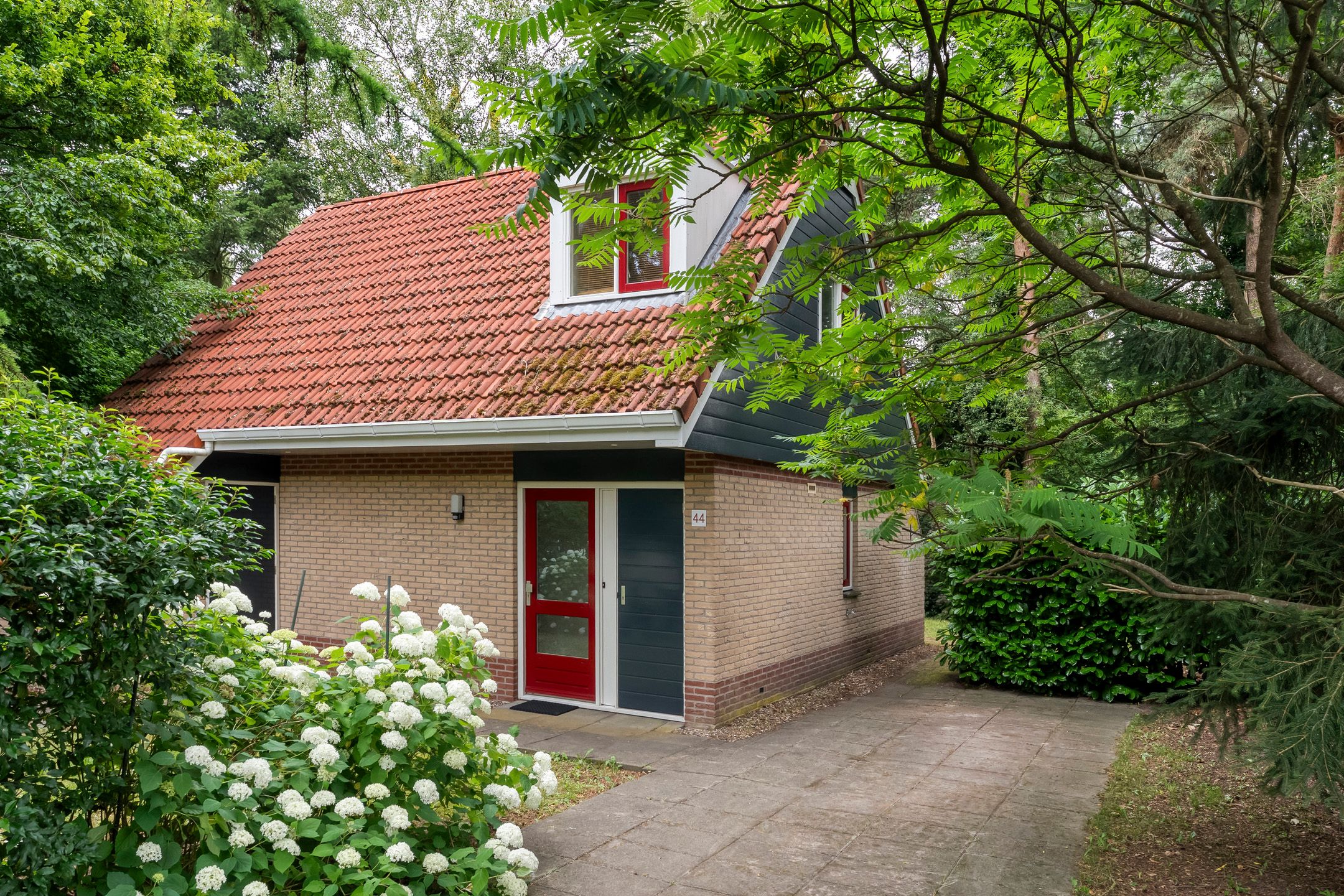 3-bedroom freehold villa in Lemele — photo 1 of 5