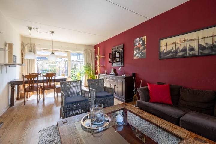 Tussenwoning te koop: Brucknerstraat 4, Almelo