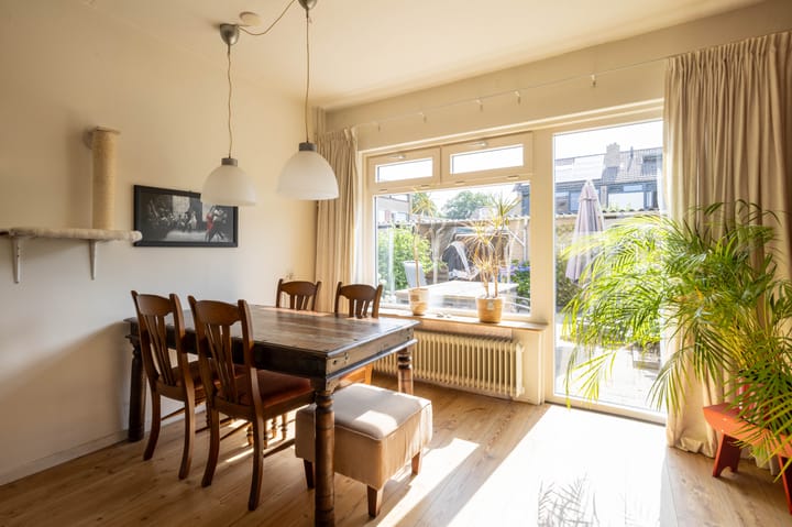 Tussenwoning te koop: Brucknerstraat 4, Almelo