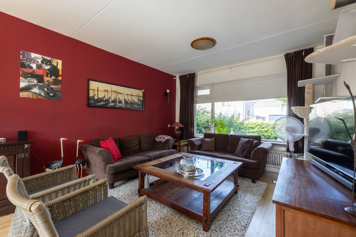 Tussenwoning te koop: Brucknerstraat 4, Almelo
