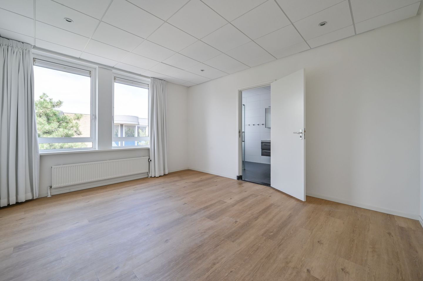 Photo 25 of Raadhuisstraat 4