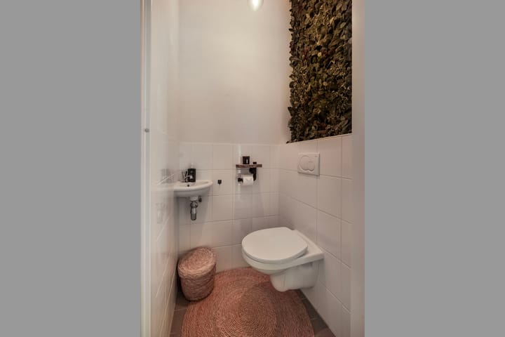 Tussenwoning te koop: van Leeuwenhoekstraat 4, Ede