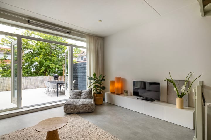 Tussenwoning te koop: van Leeuwenhoekstraat 4, Ede