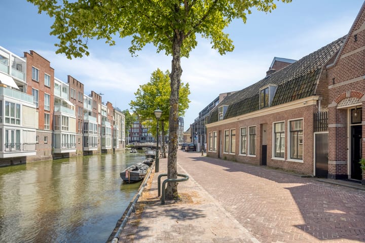 Twee-onder-één-kap te koop: Oudegracht 17, Alkmaar