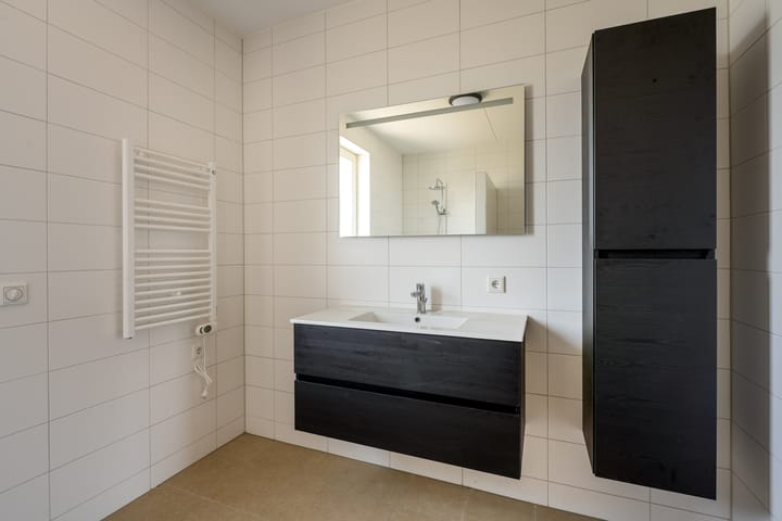 Tussenwoning te koop: M.A. de Ruijterstraat 8, Sint-Maartensdijk