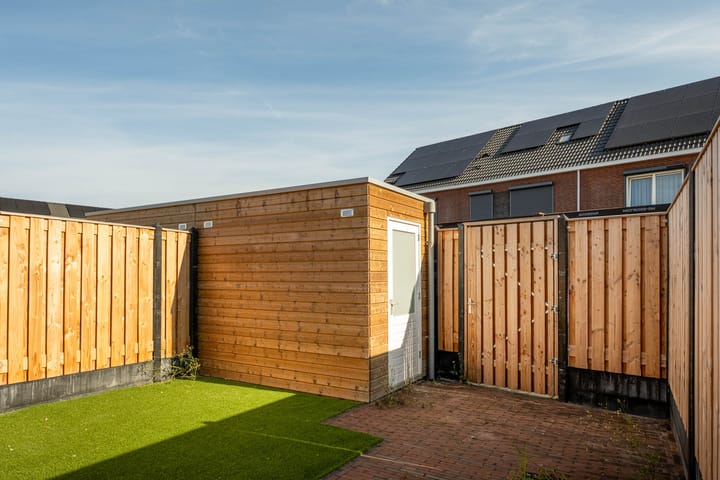 Tussenwoning te koop: M.A. de Ruijterstraat 8, Sint-Maartensdijk