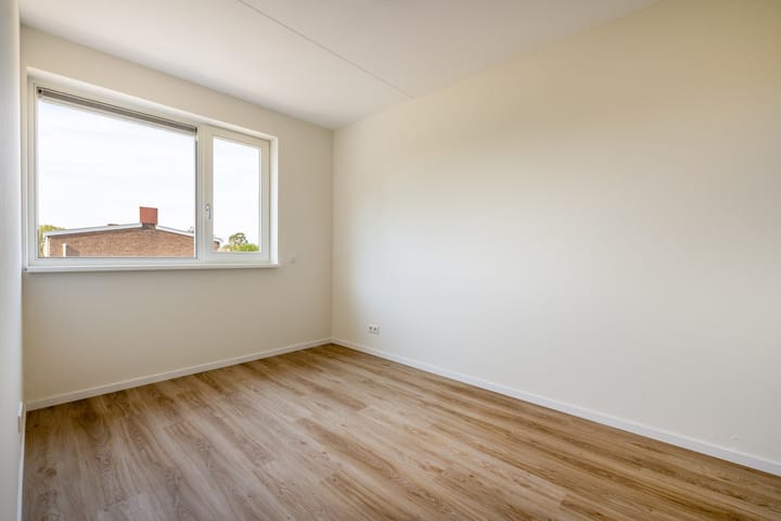 Tussenwoning te koop: M.A. de Ruijterstraat 8, Sint-Maartensdijk