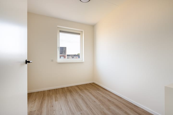 Tussenwoning te koop: M.A. de Ruijterstraat 8, Sint-Maartensdijk
