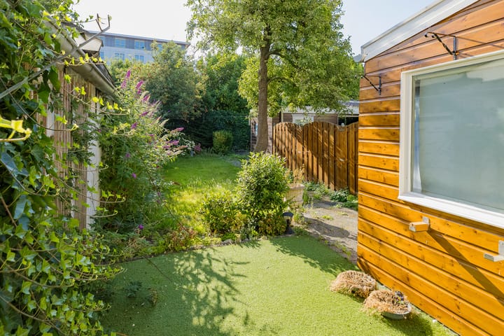 Tussenwoning te koop: Ben Viljoenstraat 58, Haarlem