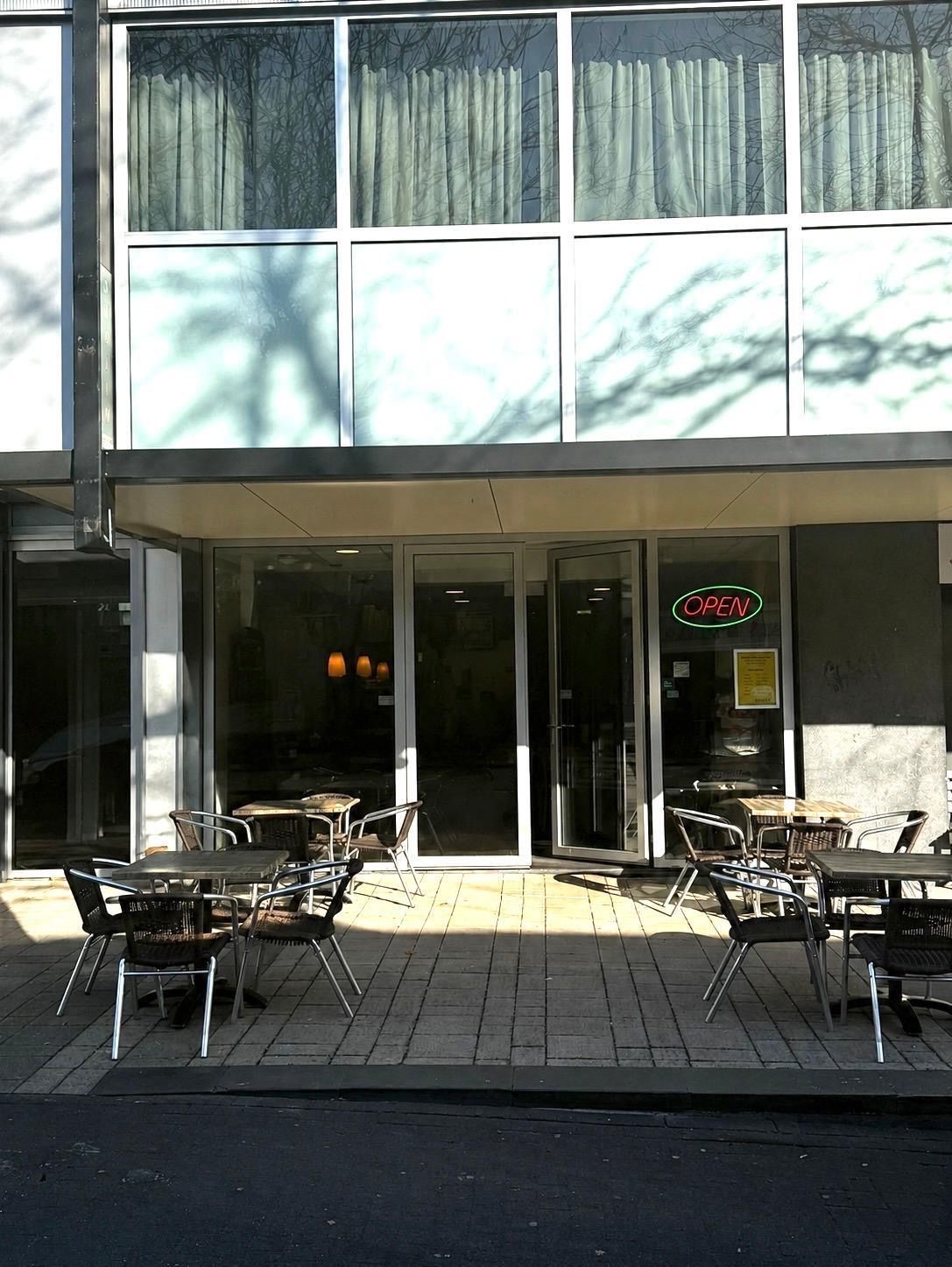 Bekijk foto 1 van Notaris Oostingstraat 18
