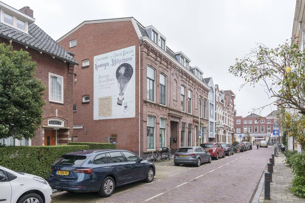 Photo 4 of Mgr. van de Weteringstraat 7-B
