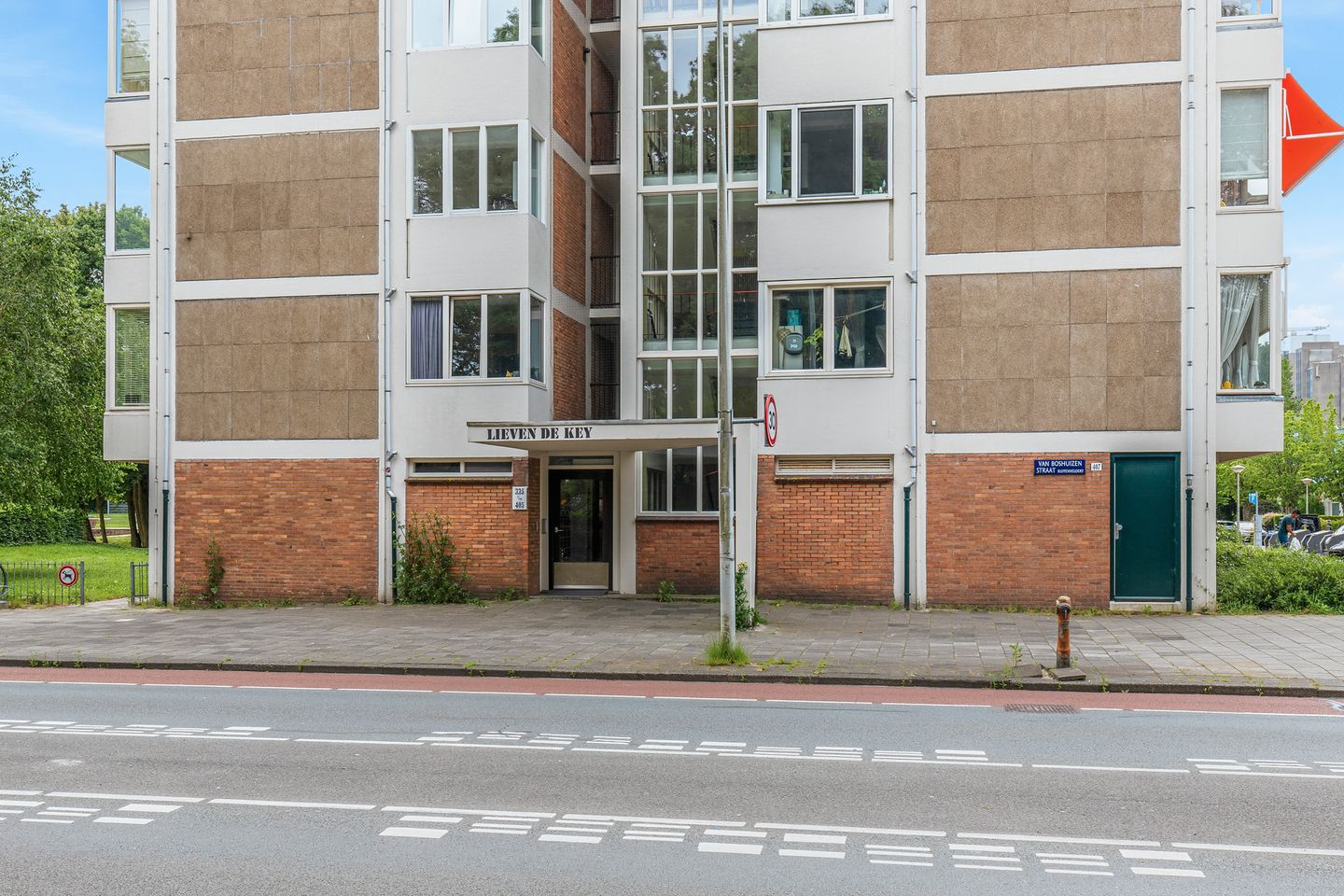 Photo 35 of Van Boshuizenstraat 375