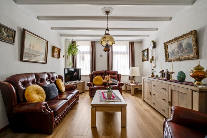 Tussenwoning te koop: Burgemeester thomas wackersstraat 23, Roermond