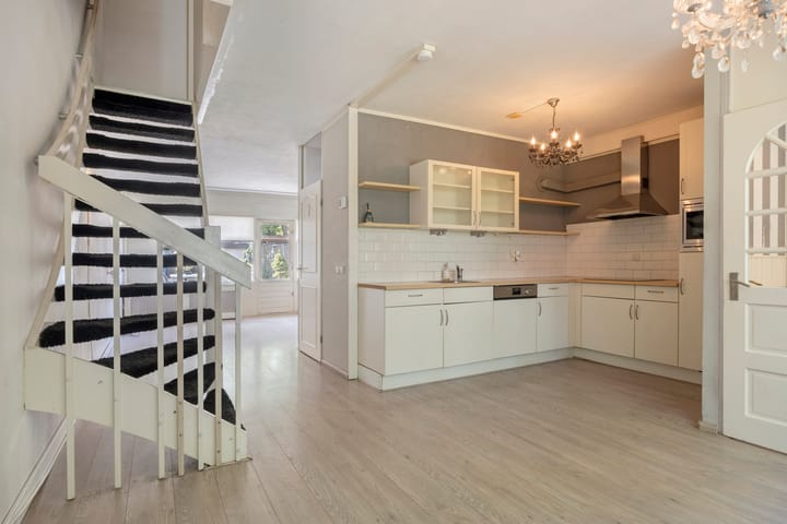 Tussenwoning te koop: Doornenburg 456, Deventer