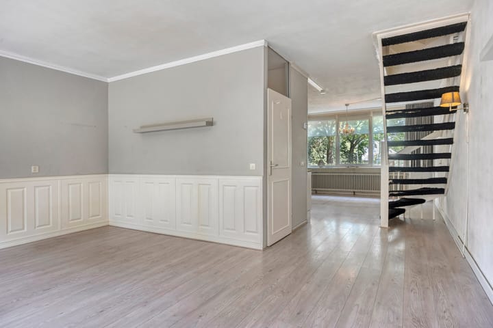 Tussenwoning te koop: Doornenburg 456, Deventer