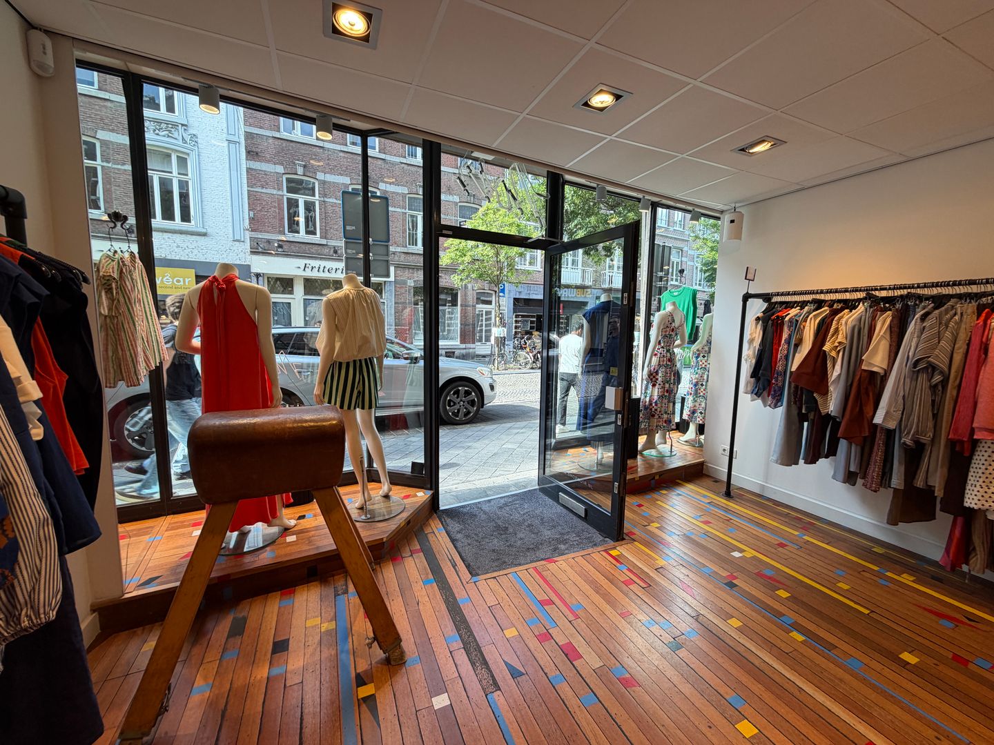 View photo 5 of Wycker Brugstraat 38-A
