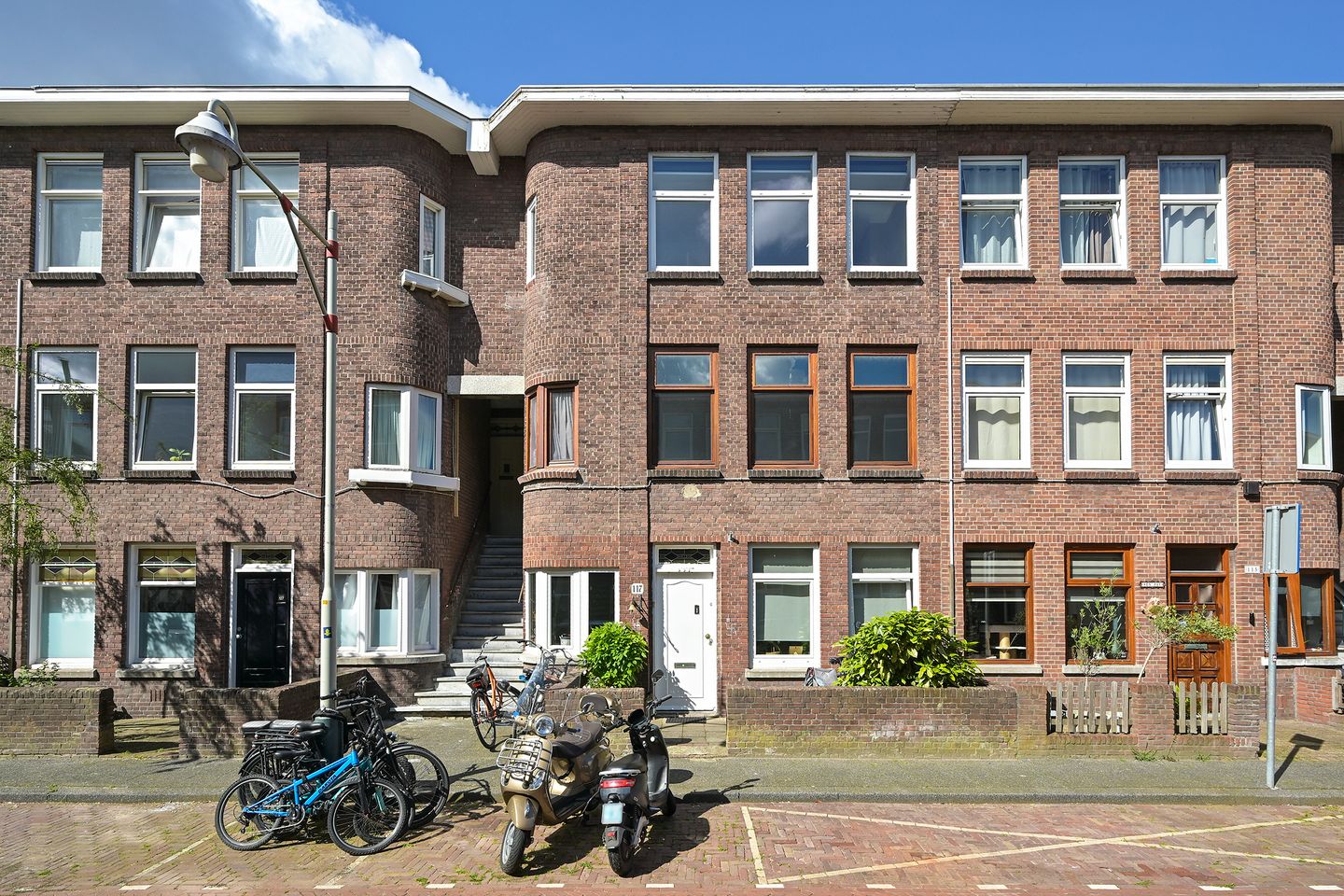 Foto 1 van Larensestraat 121