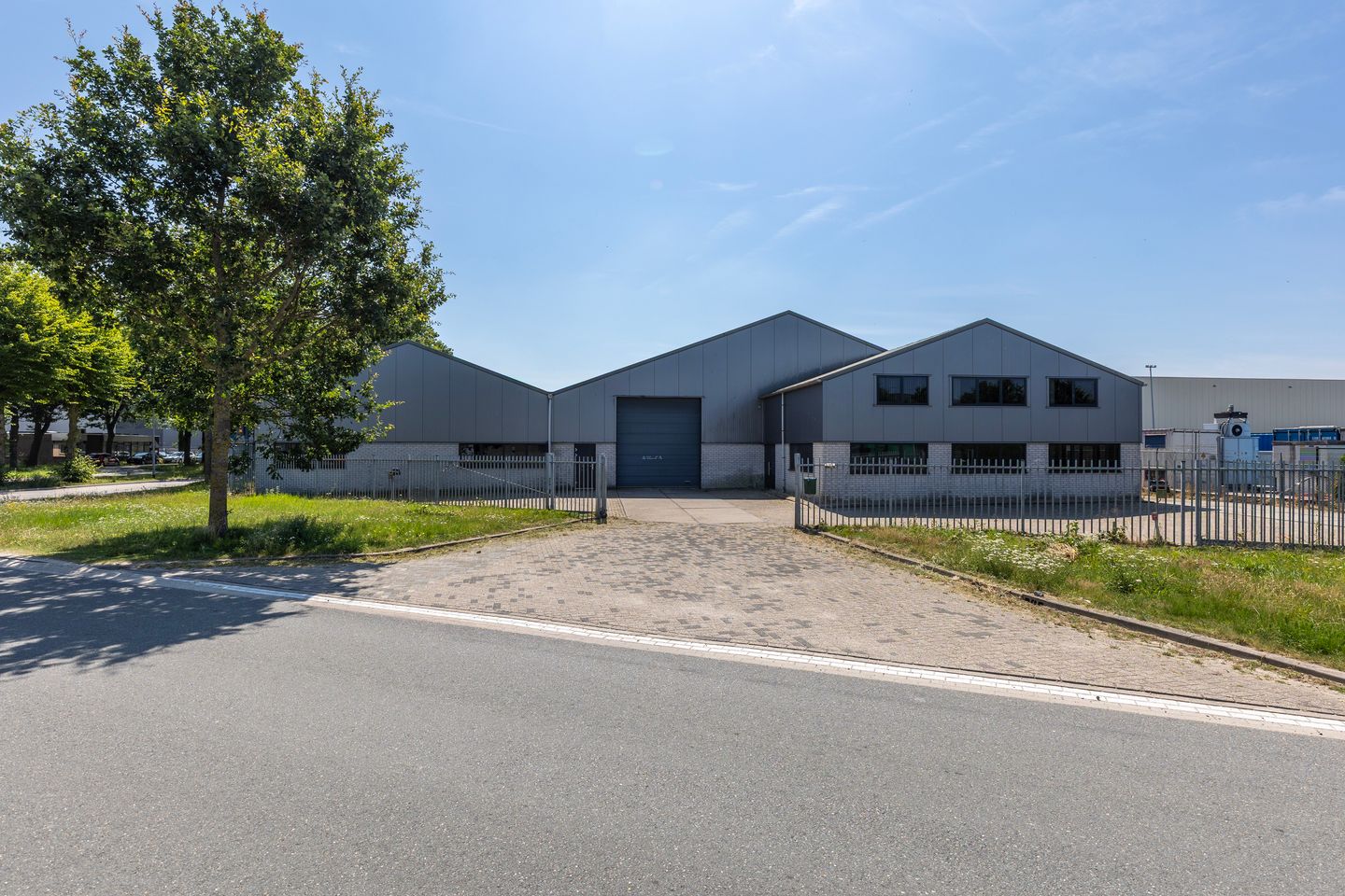 View photo 1 of Hefbrugweg 2