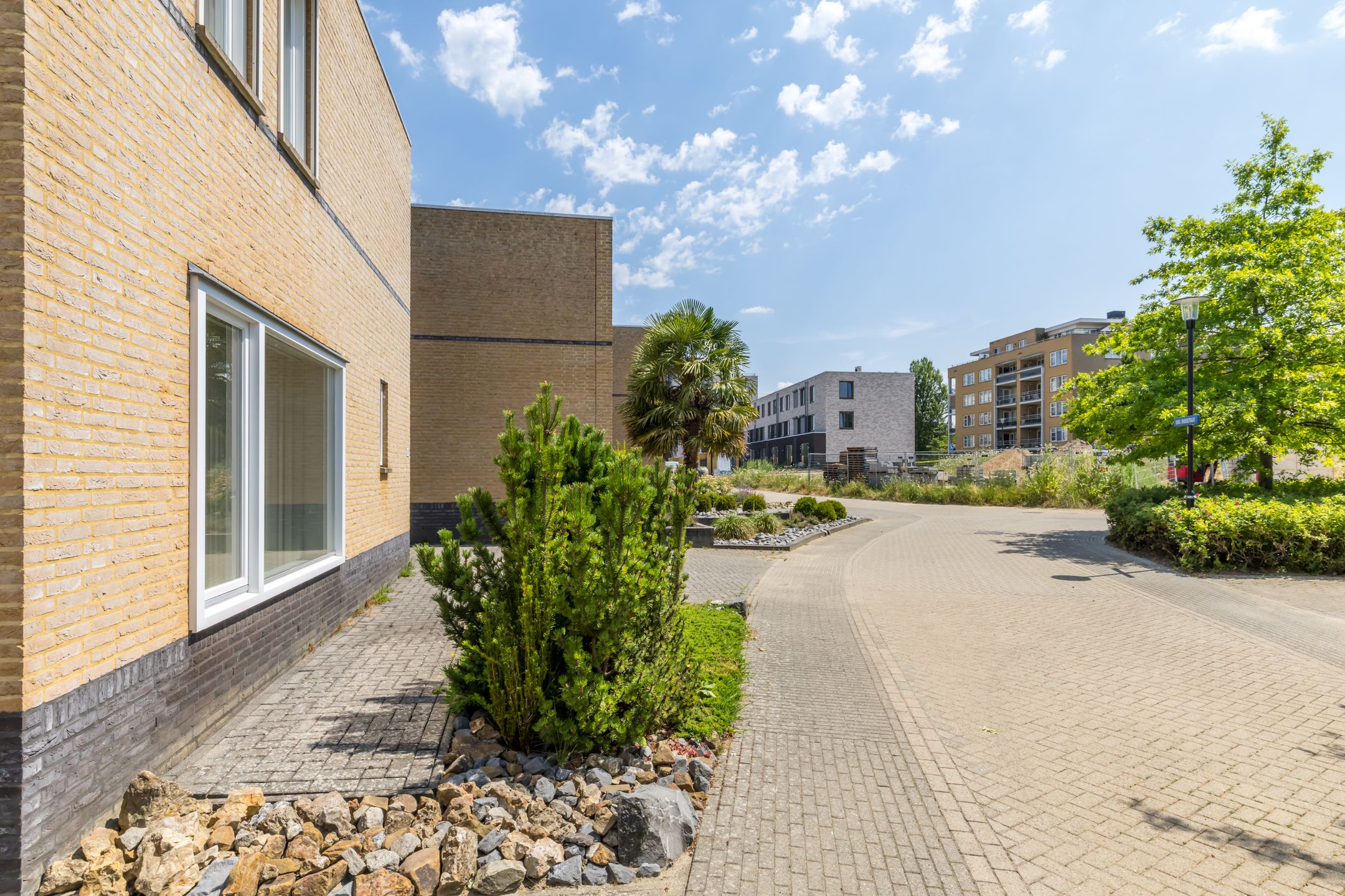 Photo 30 of Burgemeester Rhoenstraat 15