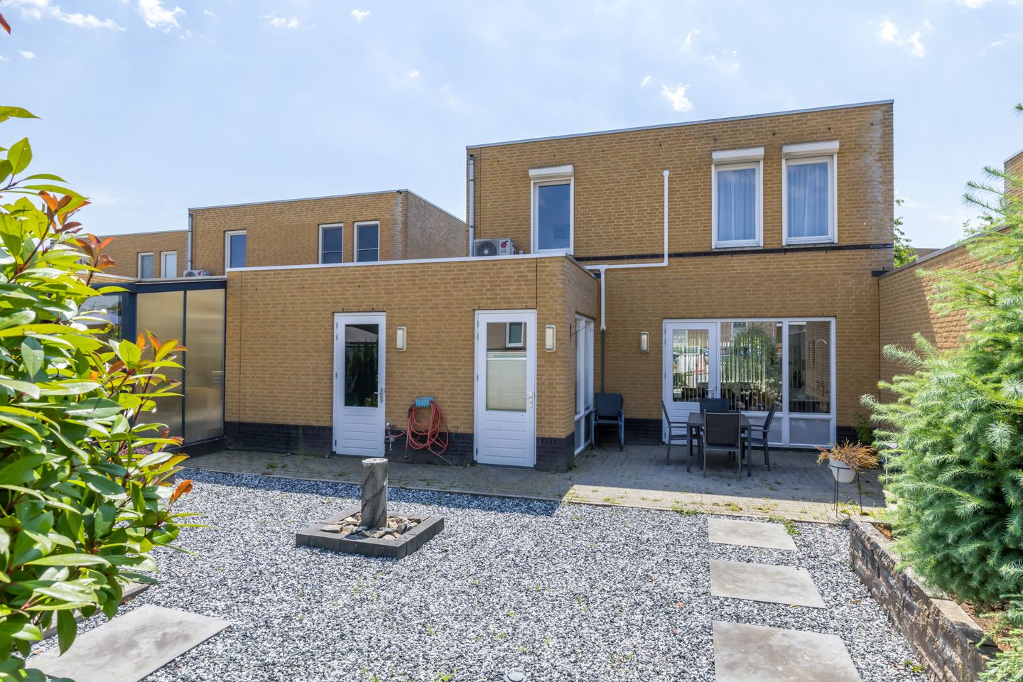 Photo 25 of Burgemeester Rhoenstraat 15