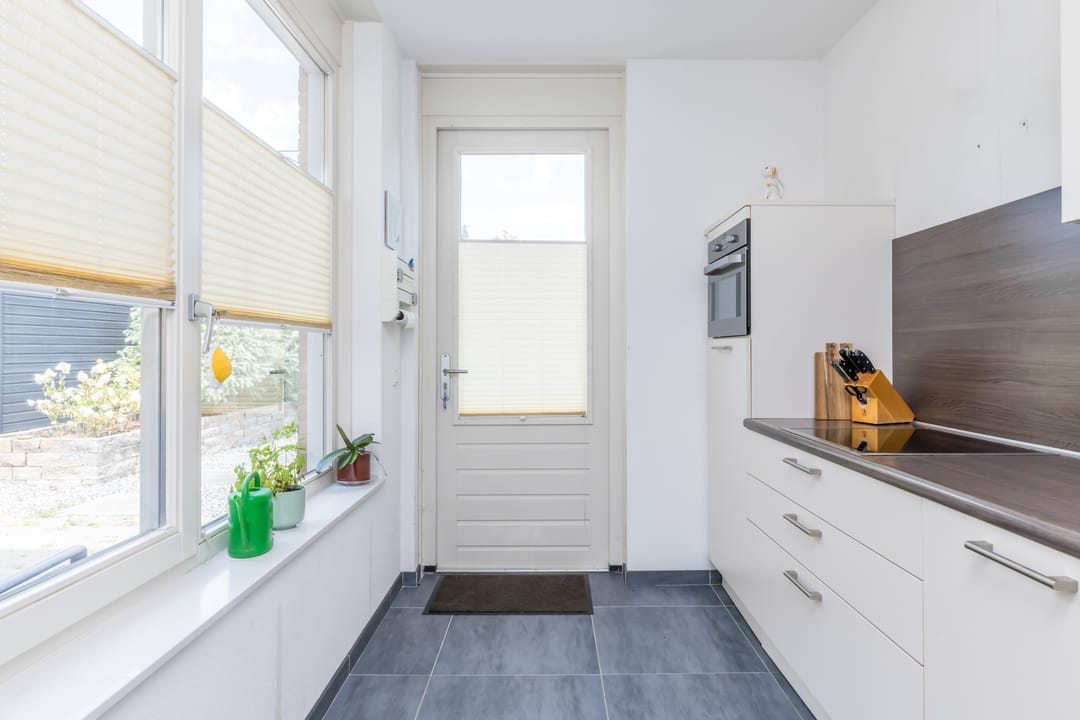 Photo 11 of Burgemeester Rhoenstraat 15