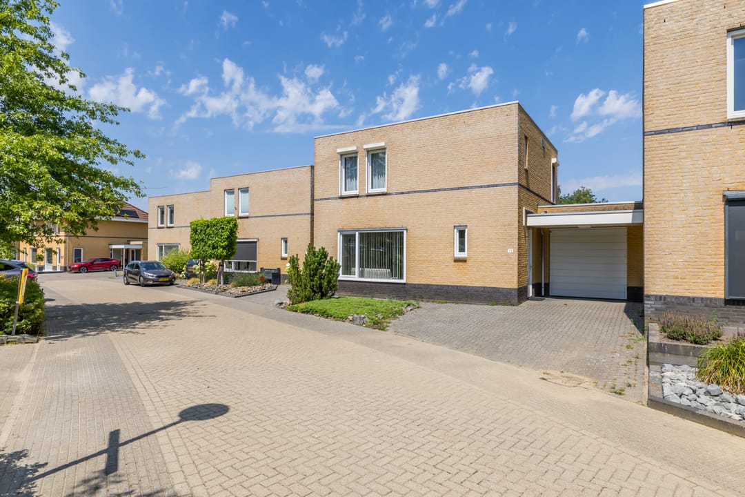 Photo 28 of Burgemeester Rhoenstraat 15