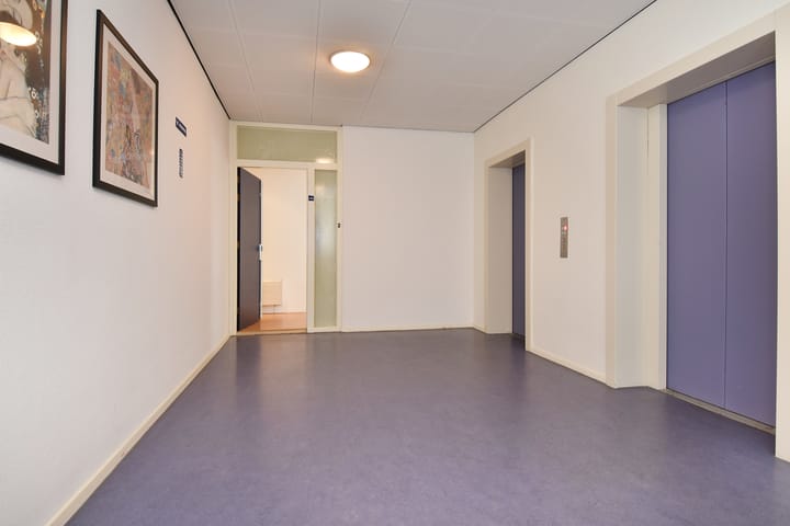 Foto 4 van Sir Winston Churchillln 283-F024