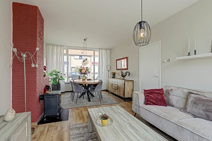 Photo 2 of Koningin Emmastraat 16