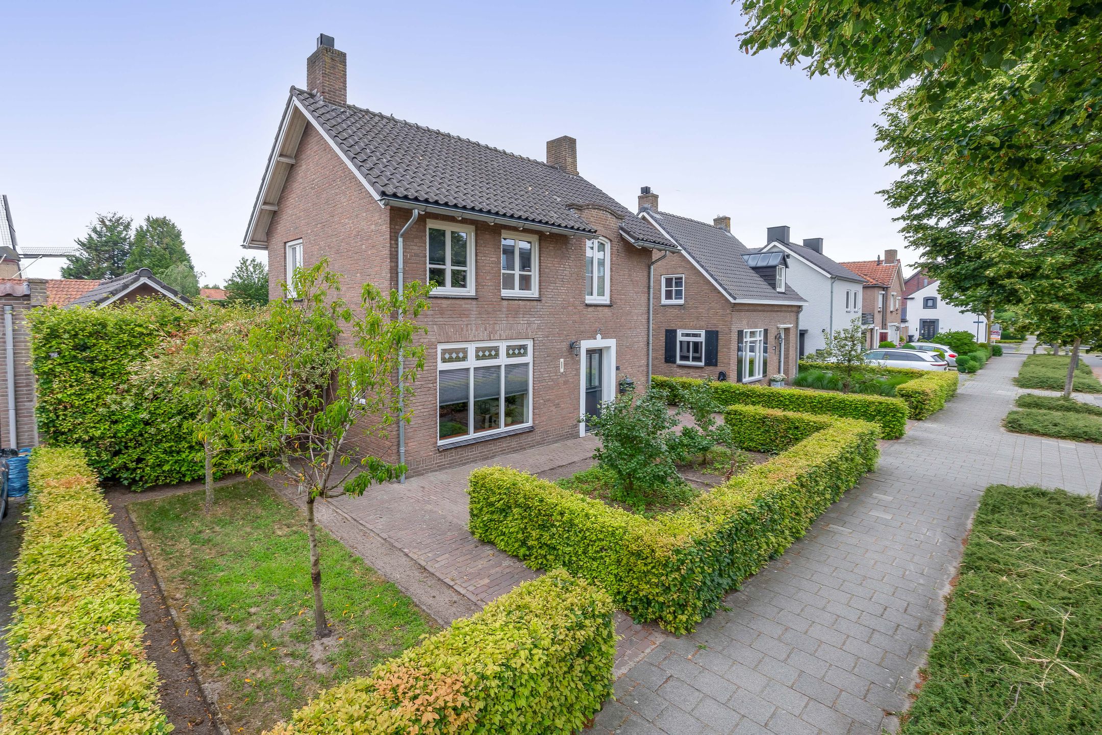 Photo 33 of Van Berghenstraat 25