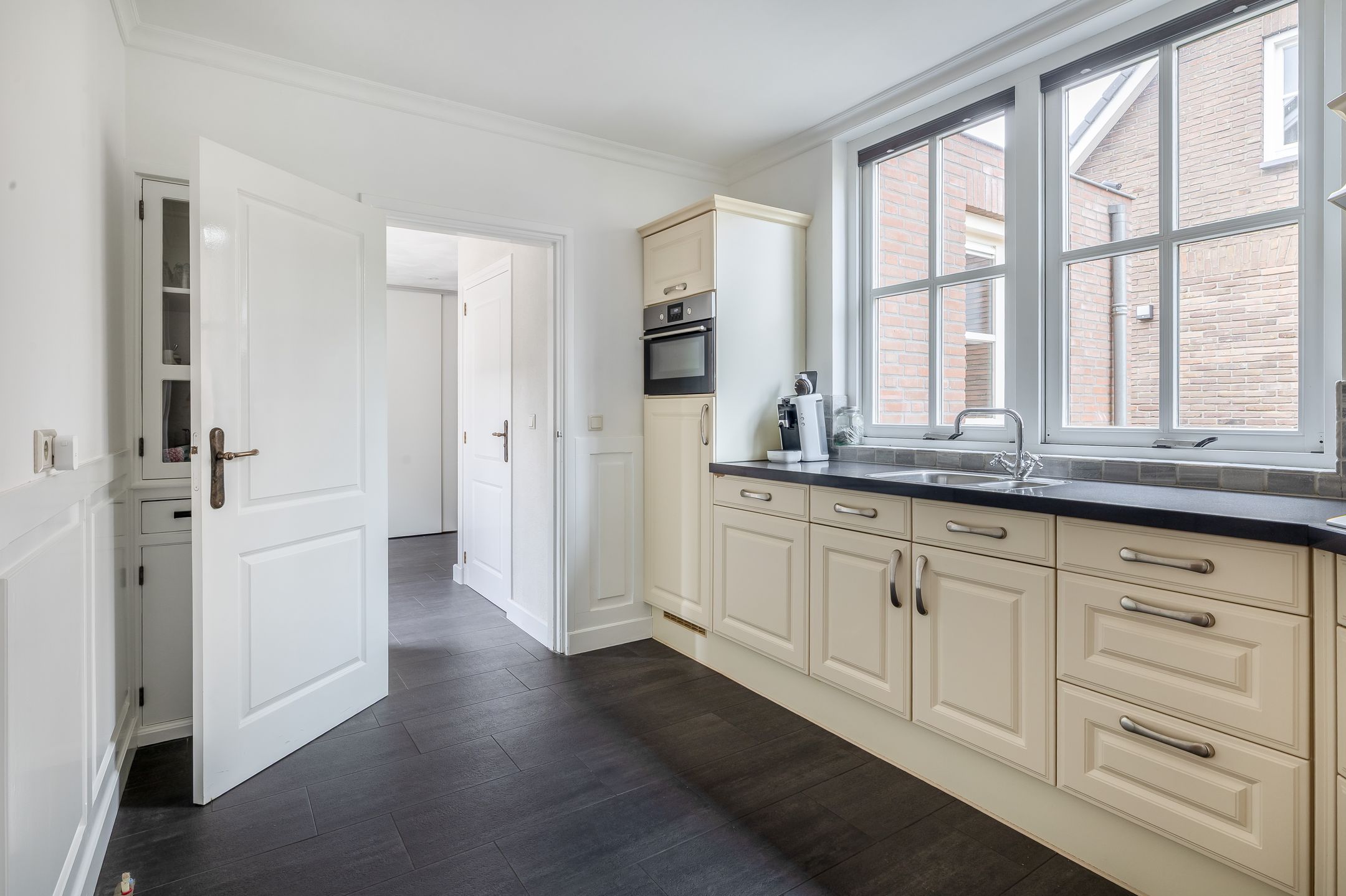 Photo 9 of Van Berghenstraat 25