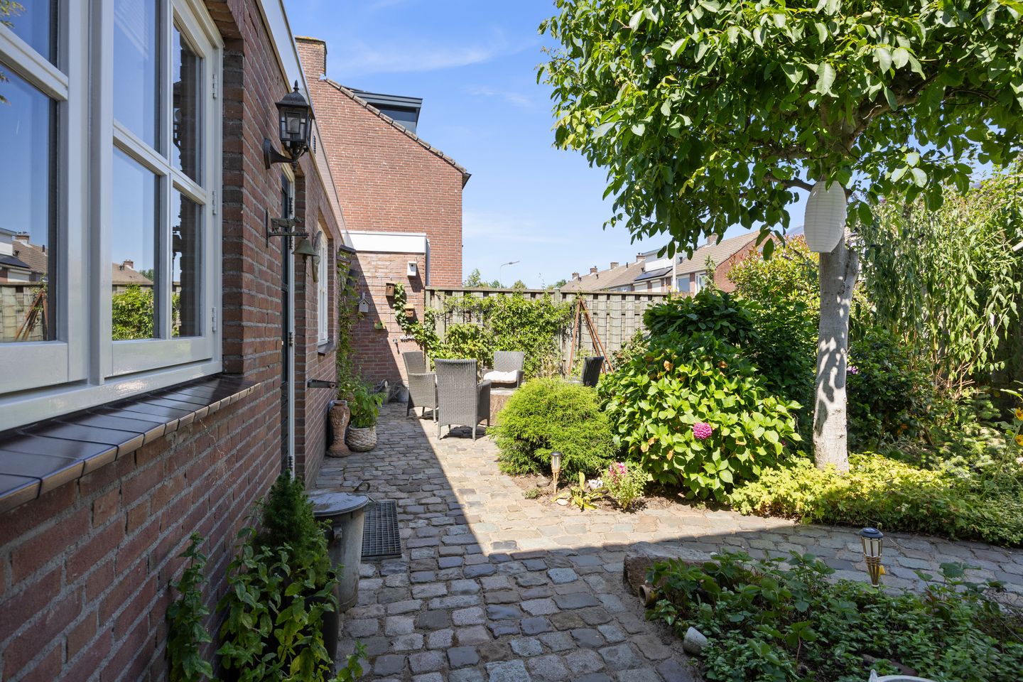 Photo 35 of Leliestraat 31