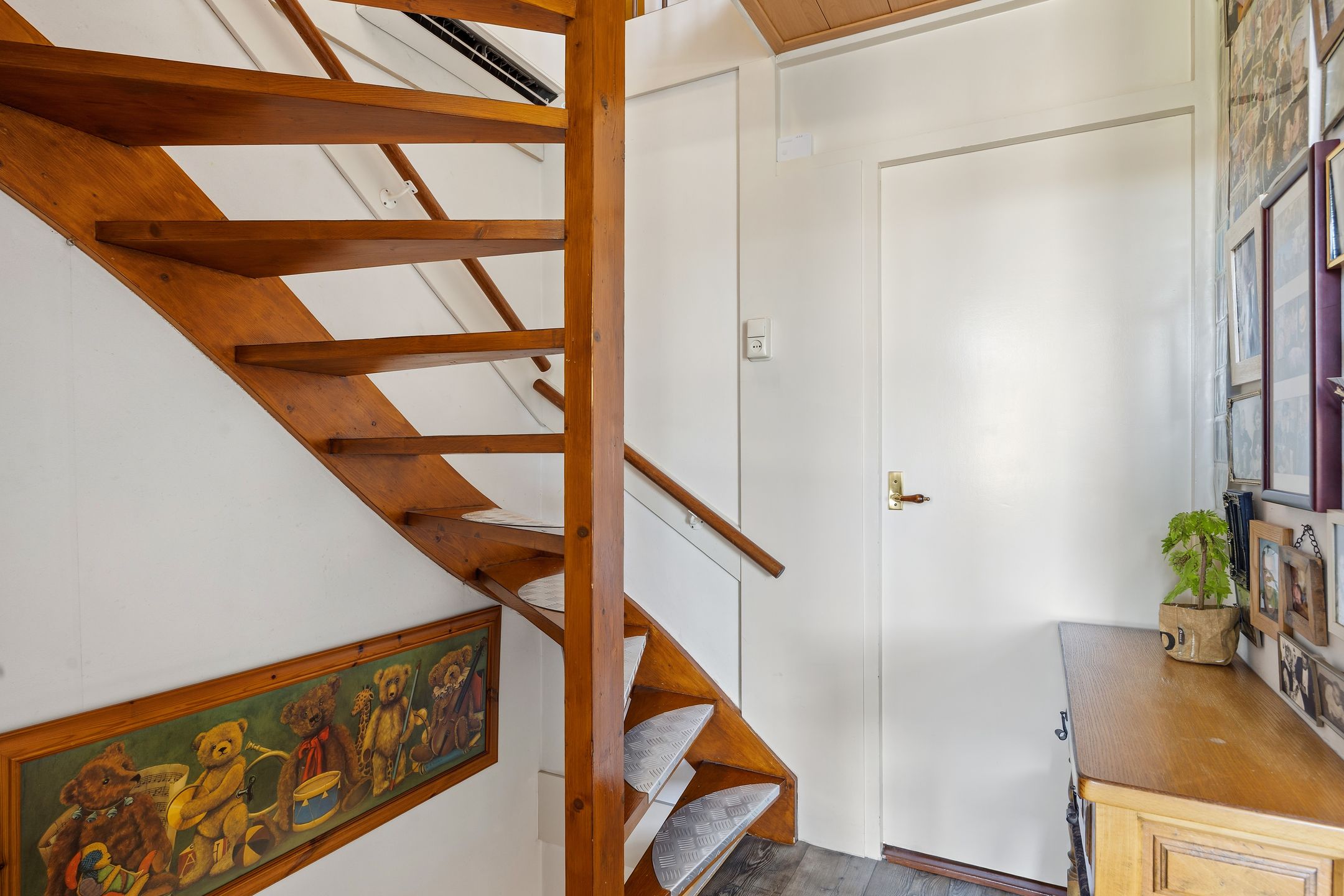 Photo 21 of Leliestraat 31