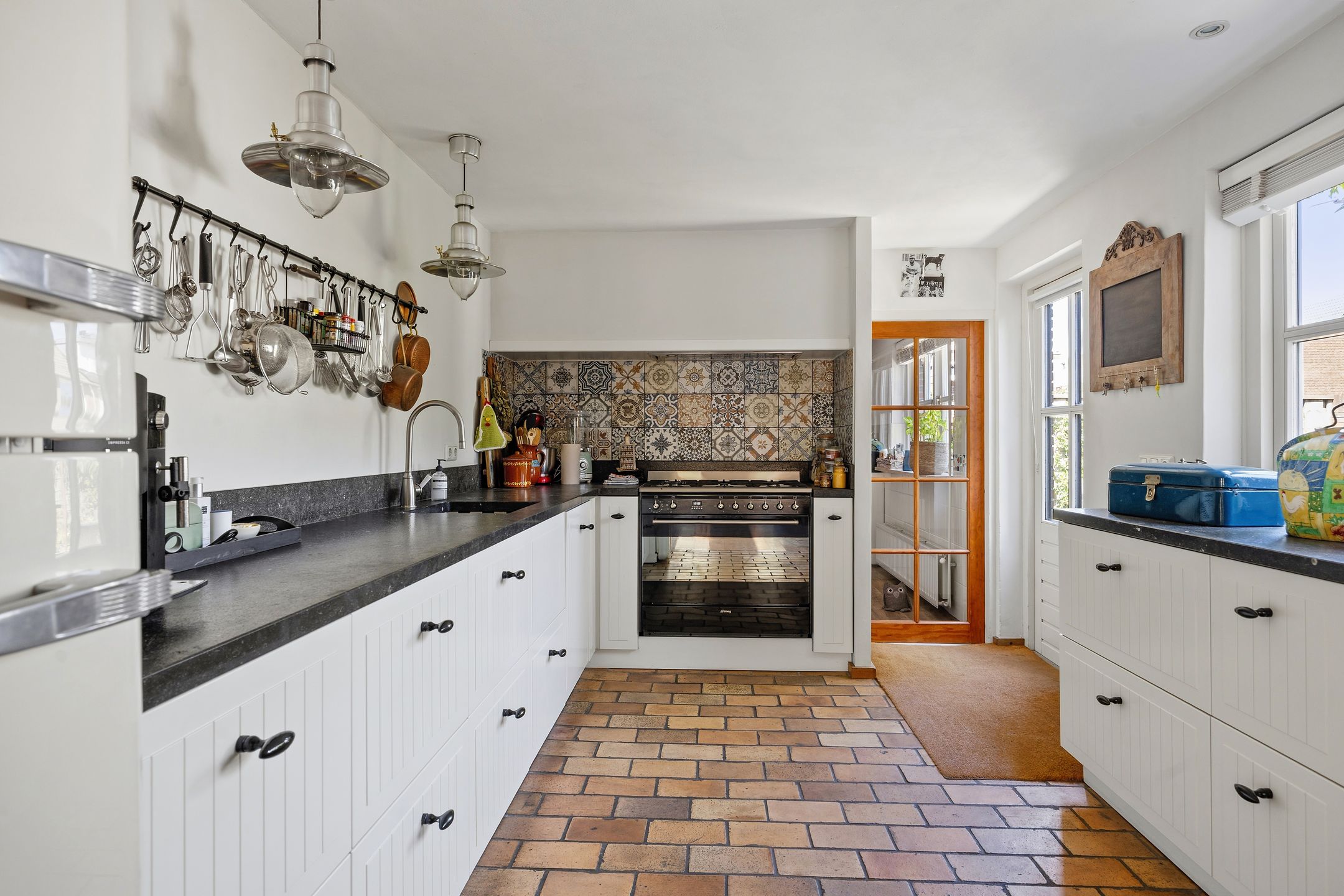 Photo 15 of Leliestraat 31