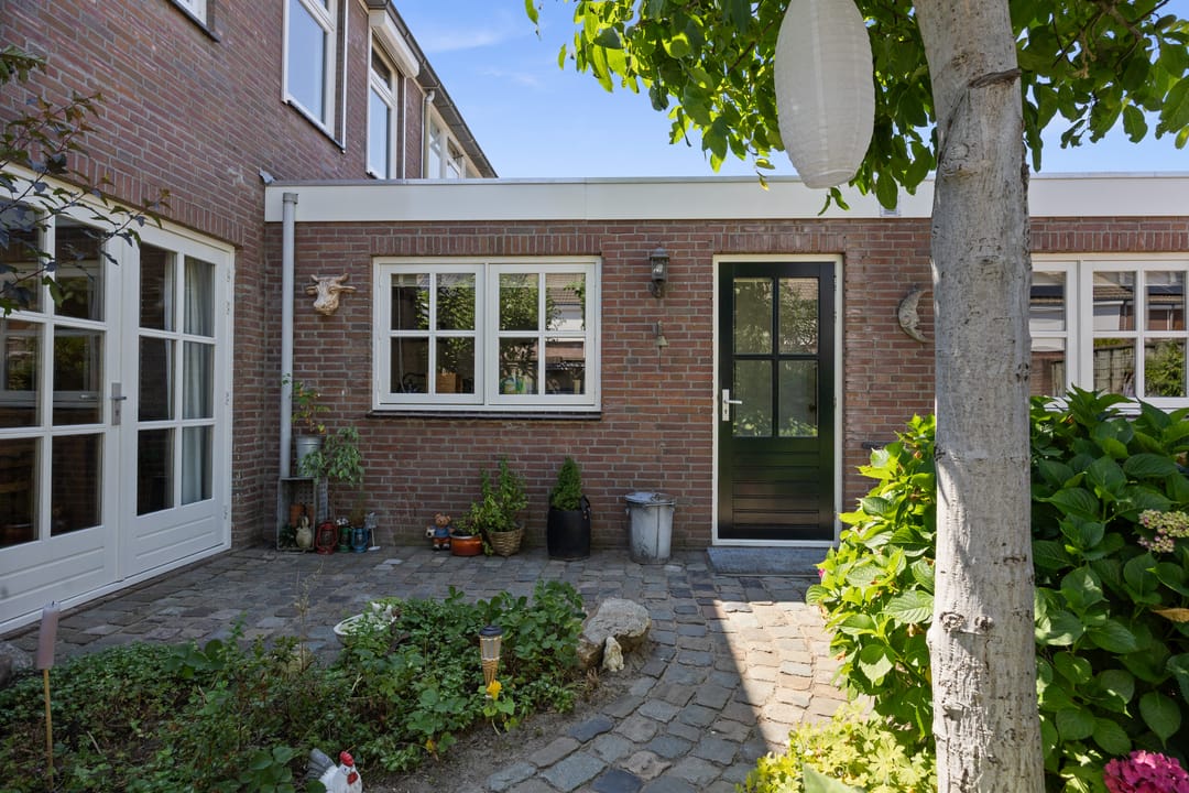 Photo 31 of Leliestraat 31
