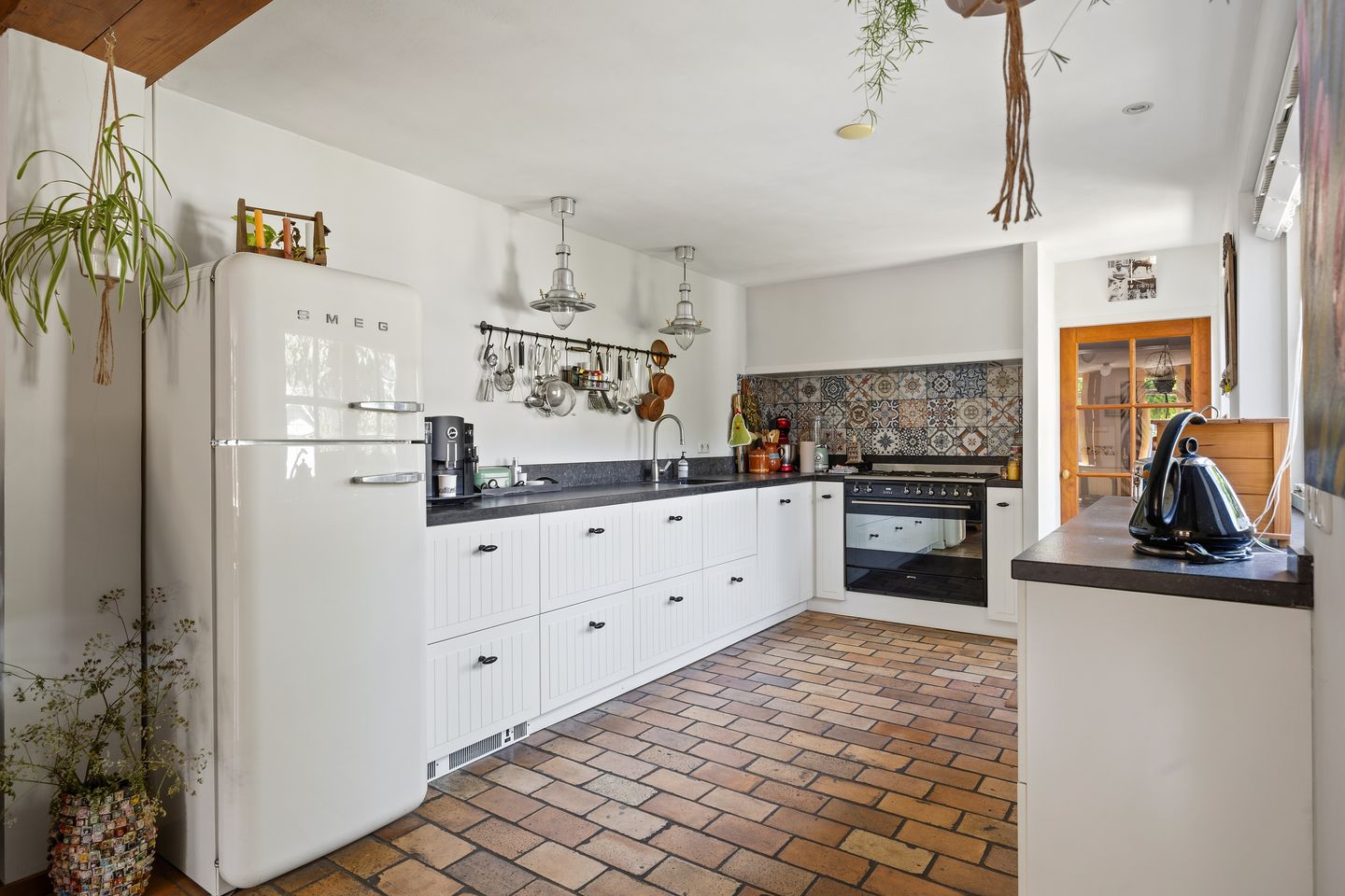 Photo 14 of Leliestraat 31