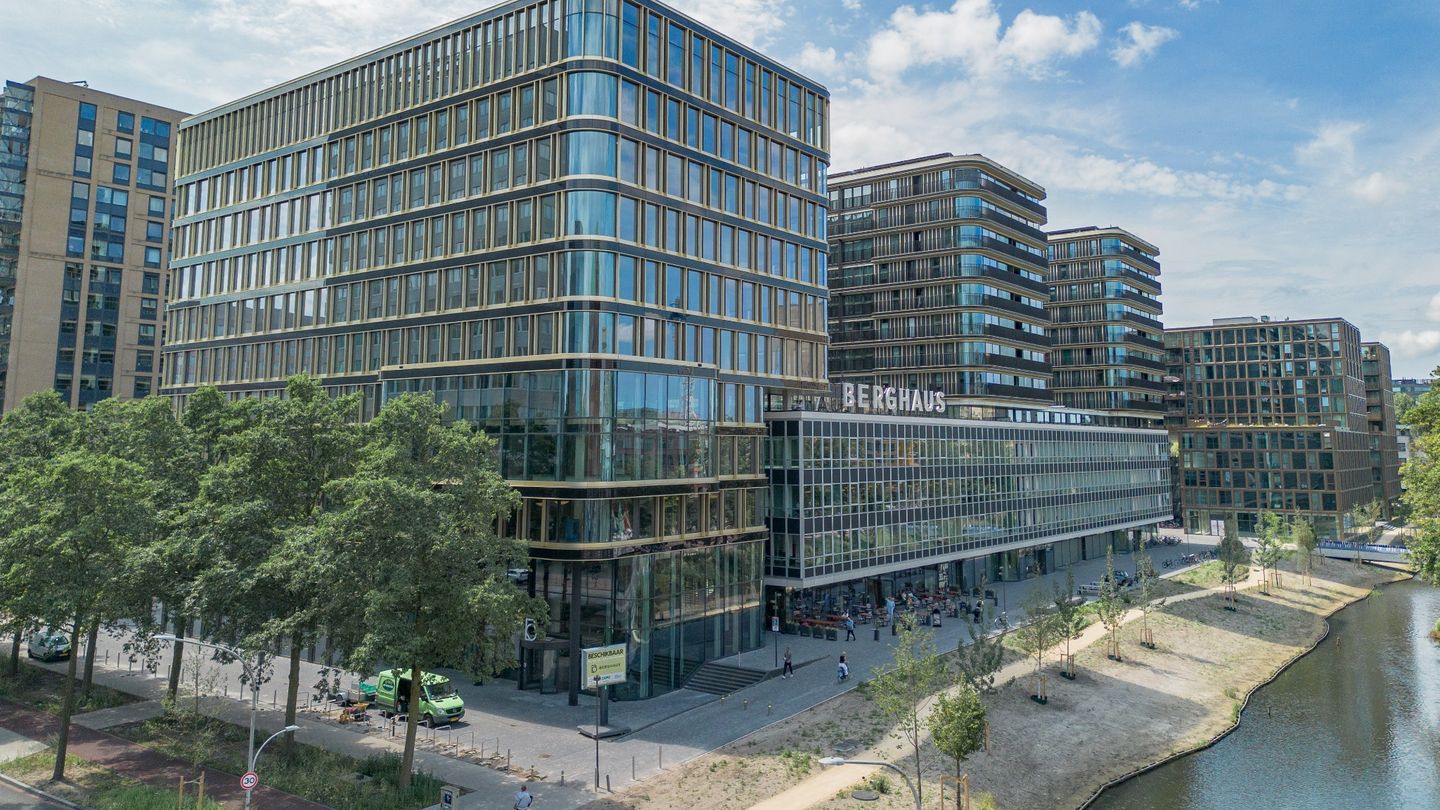 Bekijk foto 1 van Koningin Wilhelminaplein 2-A