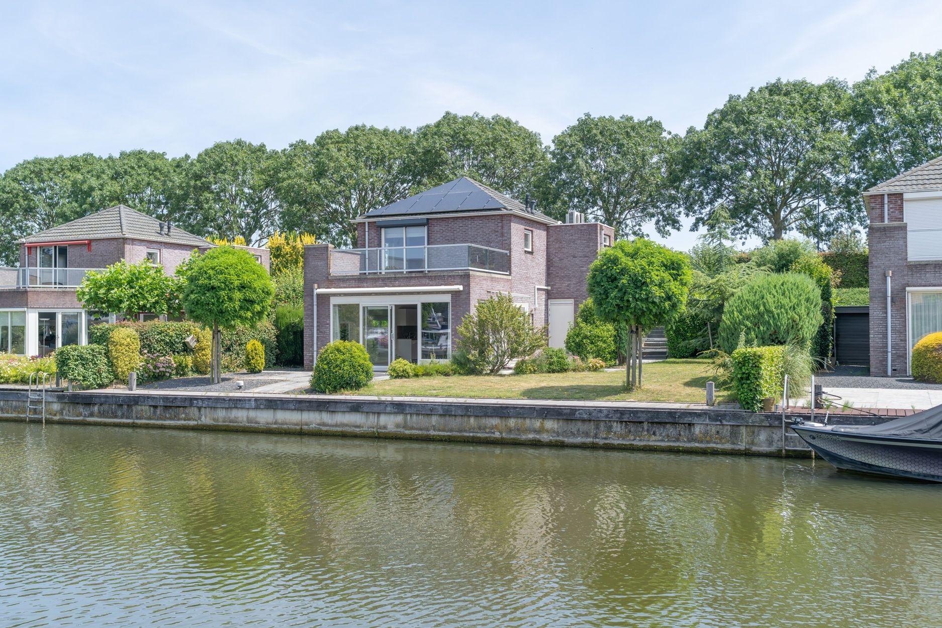 2-bedroom freehold villa in Oude-Tonge — photo 1 of 5