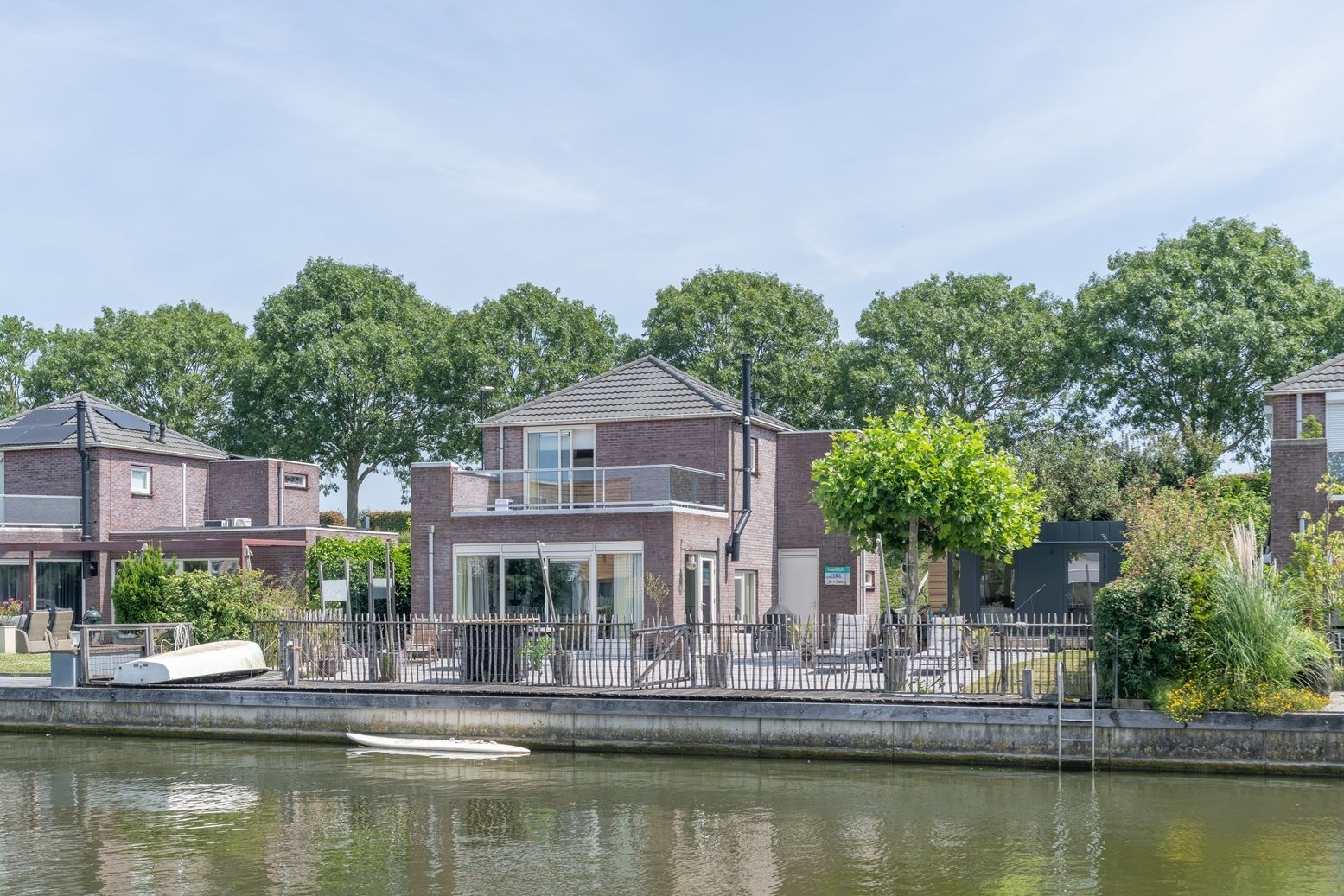 2-bedroom freehold villa in Oude-Tonge — photo 1 of 5