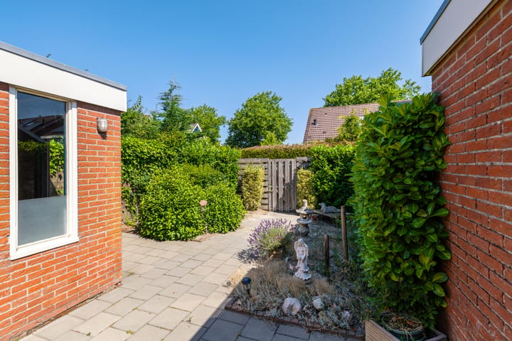 Hoekwoning te koop: Stiekemastraat 1, Kloosterburen