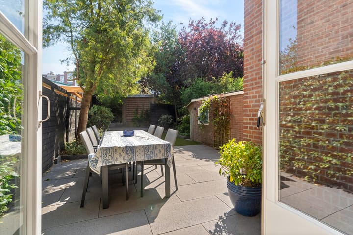 Tussenwoning te koop: Van Boetzelaerlaan 187, 'S-Gravenhage