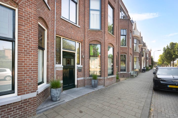 Tussenwoning te koop: Van Boetzelaerlaan 187, 'S-Gravenhage