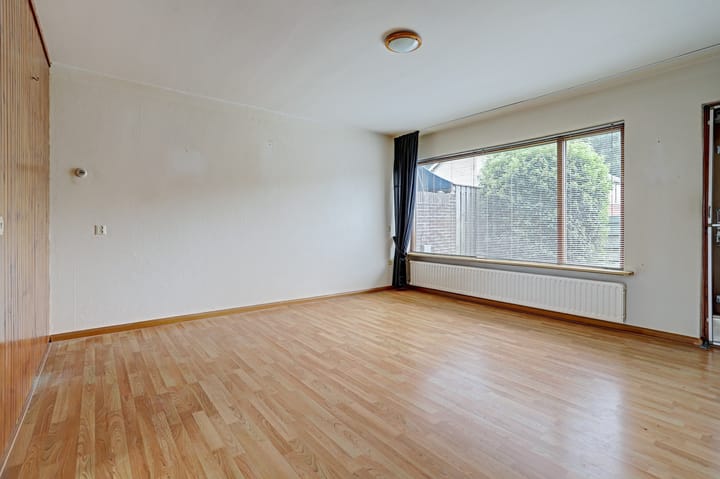 Tussenwoning te koop: Hertogshoef 67, Raamsdonksveer
