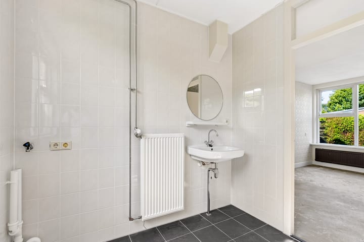 Tussenwoning te koop: Leemwierde 147, Almere