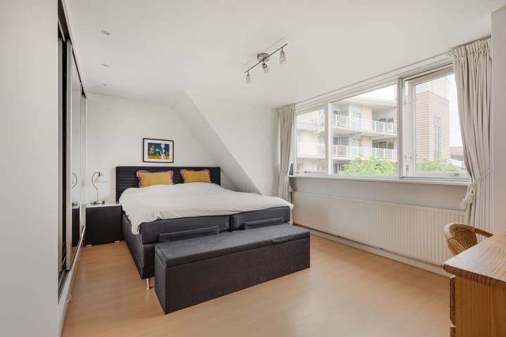 Hoekwoning te koop: Prins Hendriklaan 42, Hoofddorp