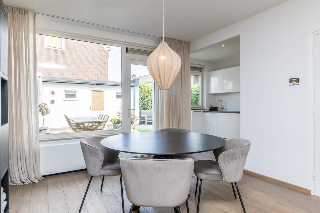 Photo 11 of Petroniusstraat 1